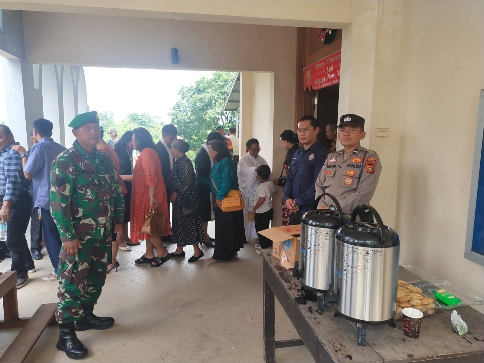 Suasana Peringatan Natal, Polsek Talang Ubi Laksanakan Pengamanan di Gereja Oikumene