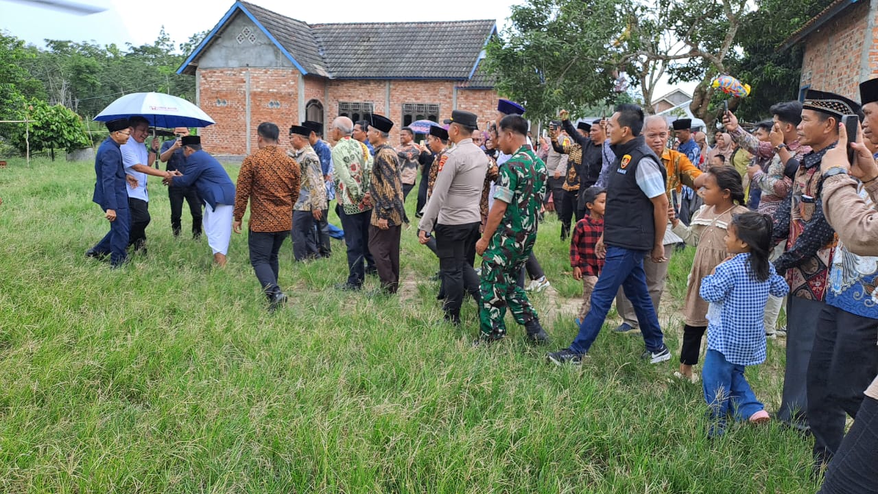 Kunjungan Gubernur Terpilih Herman Deru di Desa Lubuk Tampui Berlangsung Lancar dan Aman