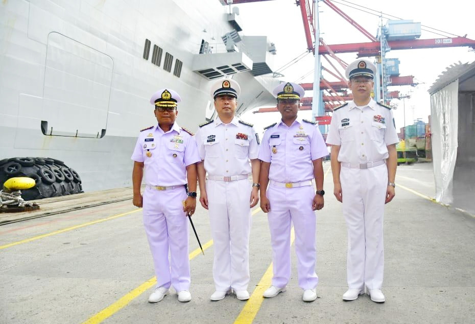 LANTAMAL III JAKARTA SAMBUT KEDATANGAN KAPAL PERANG ANGKATAN LAUT CHINA