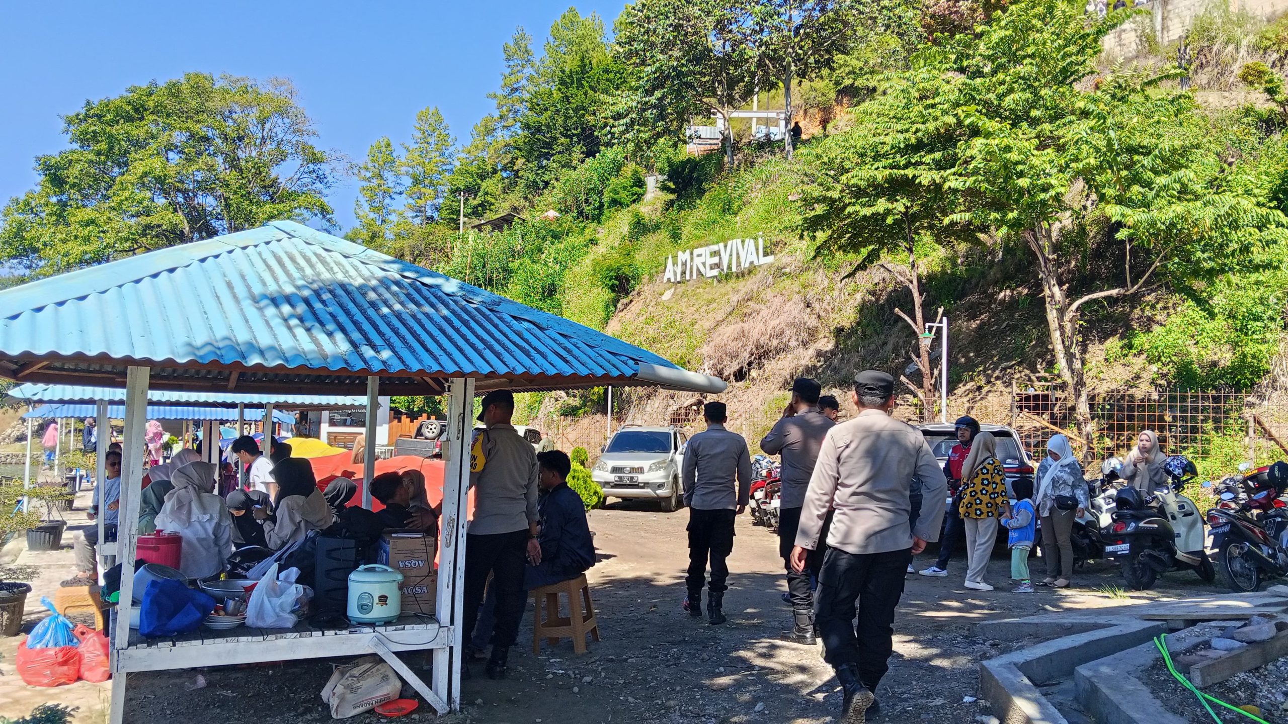 Hadir Berikan Rasa Aman Jelang Nataru, Polisi Di Aceh Tengah Patroli Dan Pengaturan Di Lokasi Wisata