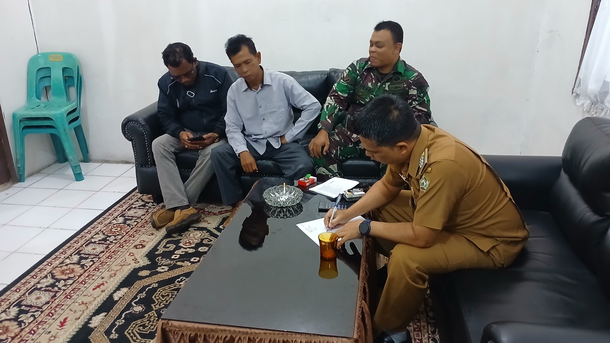 TINGKATKAN KERJA SAMA YANG BAIK, BABINSA KOMSOS BERSAMA CAMAT BEBESEN DAN PERANGKAT DESA