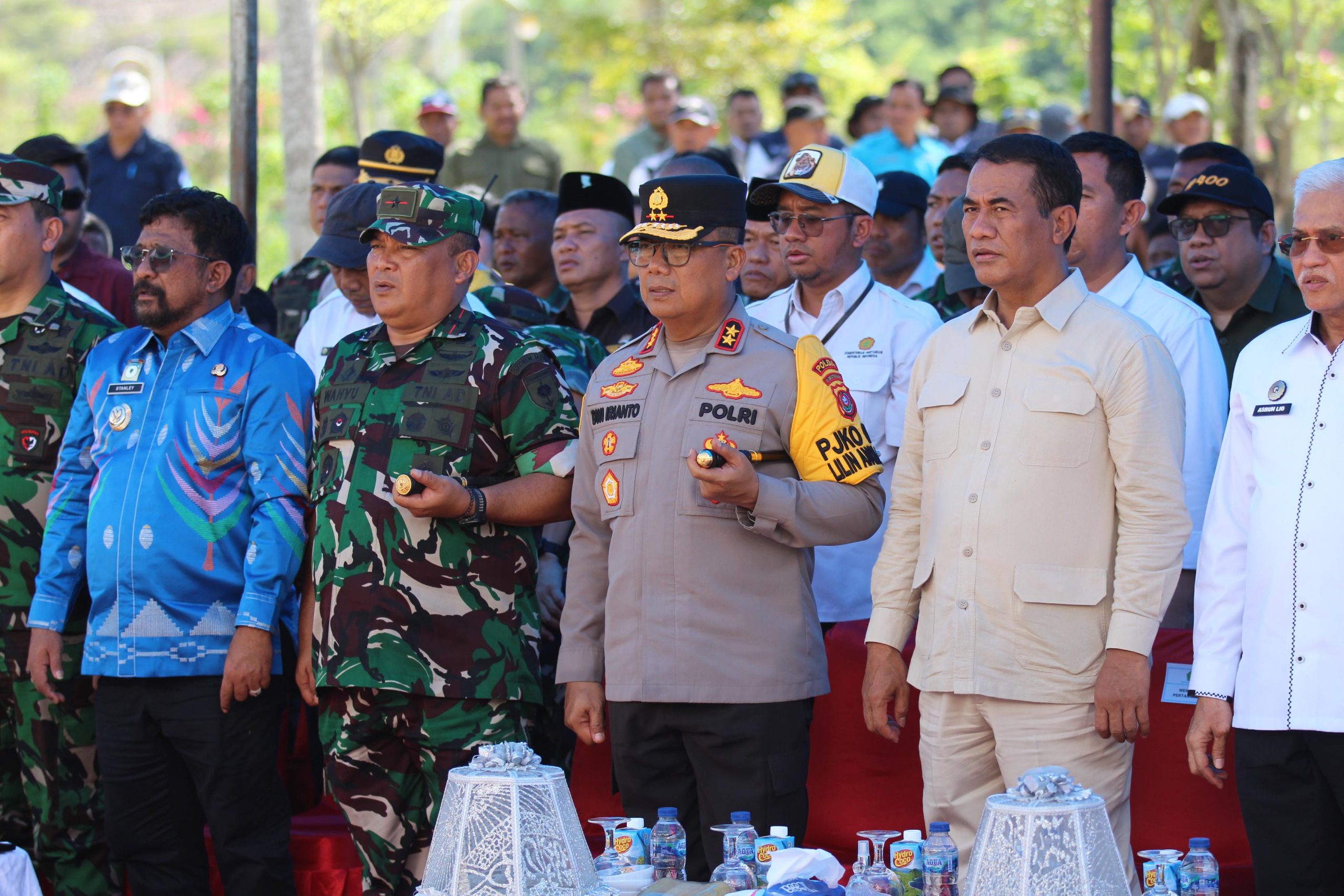 Mentan Amran Sulaiman Didampingi Irjen Pol Dwi Irianto, Tinjau Bendungan Ameroro dan sapa masyarakat di Kabupaten Konawe