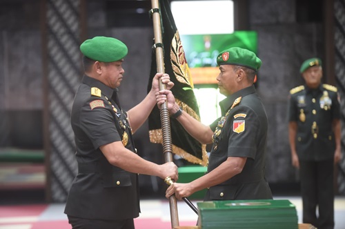 Mayjen TNI Suhardi Resmi Jabat Pangdam XIII/Merdeka