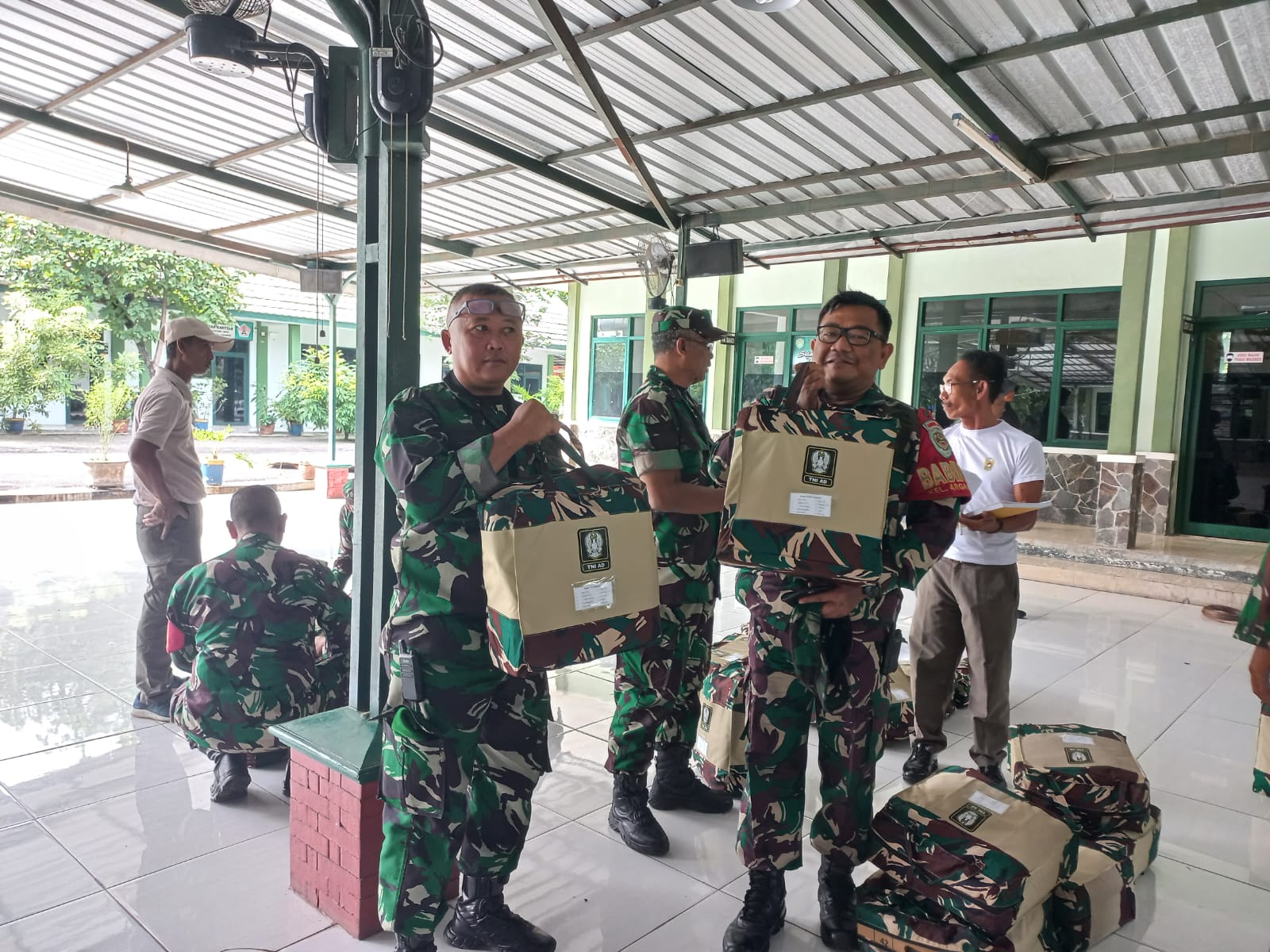 Kodim 0614/Kota Cirebon Terima Kaporlap Dari KASAD, Guna Mendukung Tugas Dalam Menjaga Kedaulatan NKRI