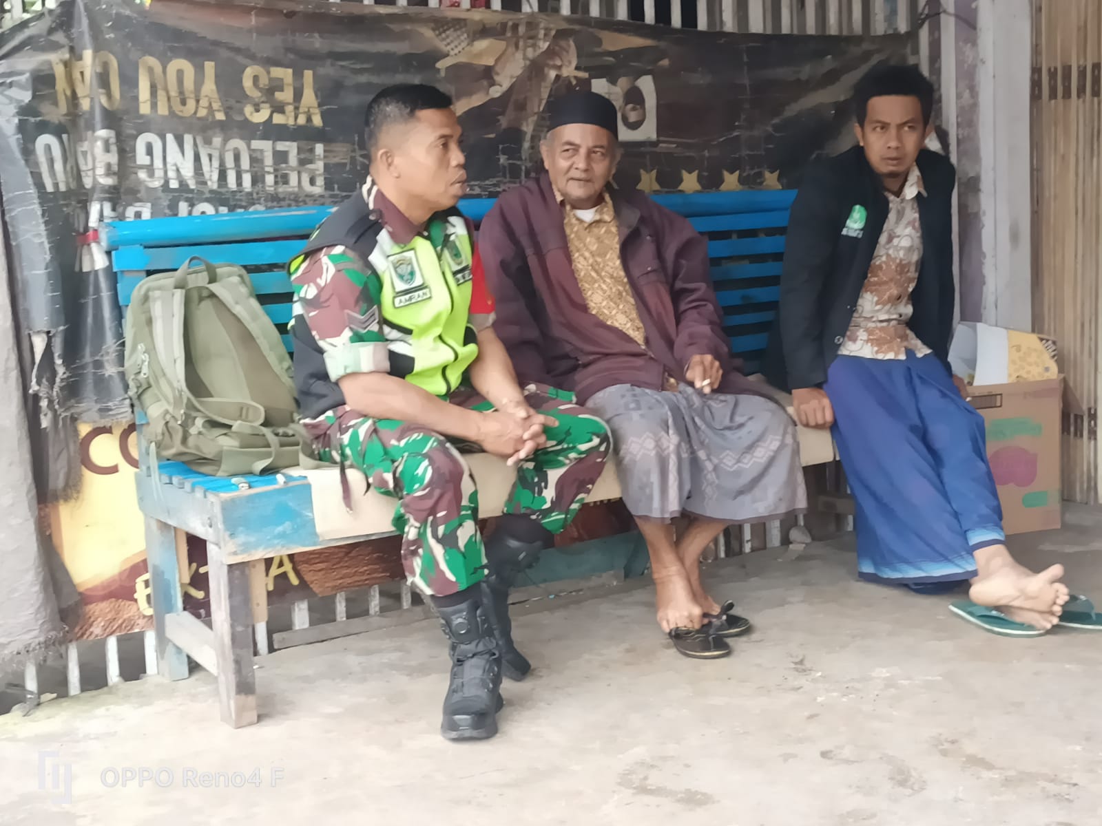 BABINSA KORAMIL 02/BEBESEN KOMSOS BERSAMA TOKOH ADAT DI DESA TAWAR MIKO KEC.KUTE PANANG KAB.ACEH TENGAH.