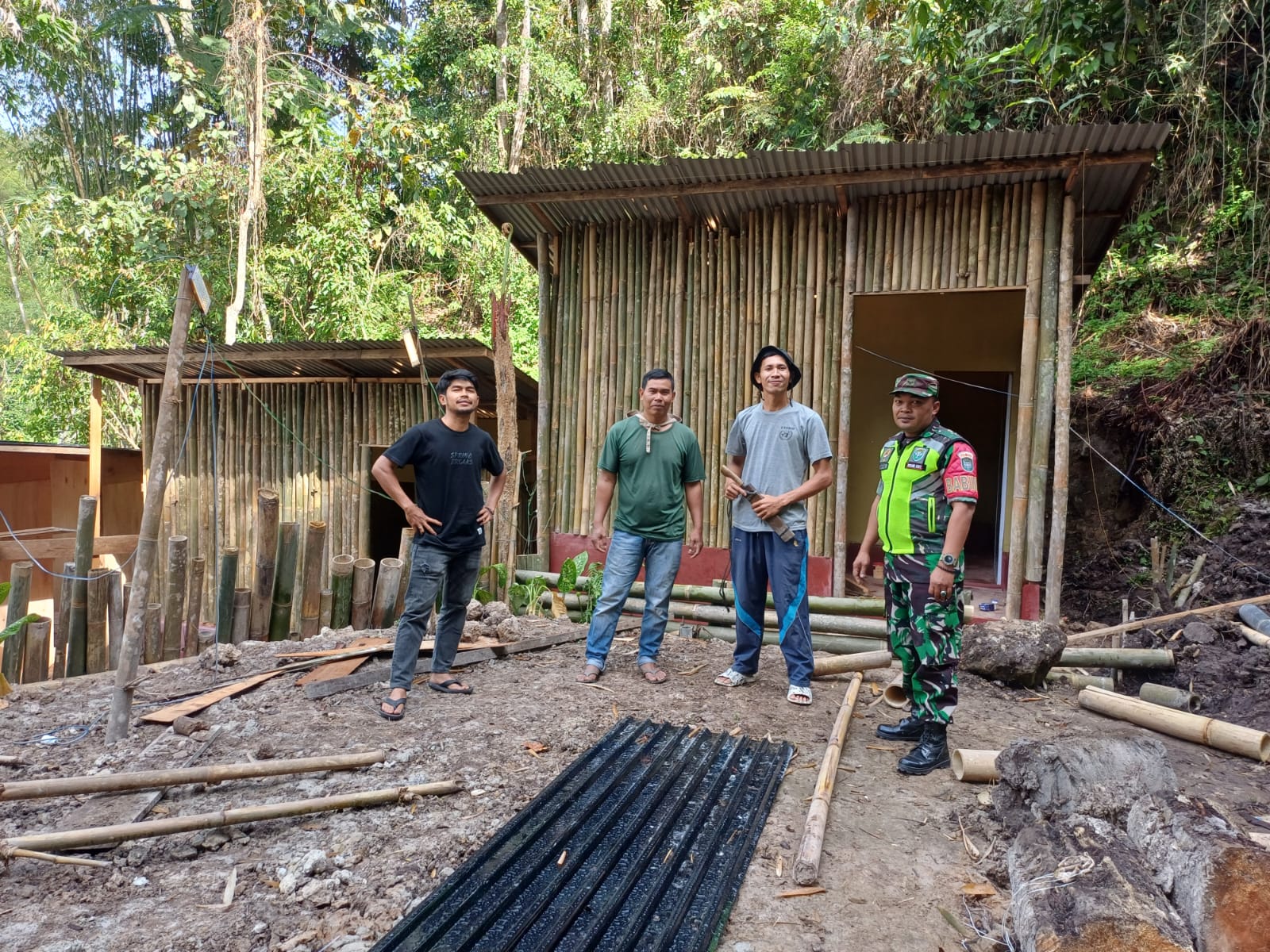 Upaya Menjaga Silaturahmi Bersama Warga Di Wilayah Binaan, Babinsa Lakukan Komsos