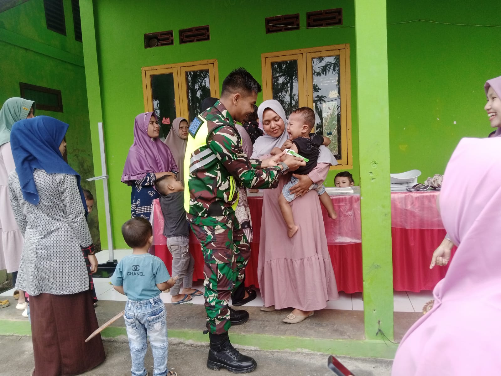 Tingkatkan Kesehatan Ibu Dan Anak, Babinsa Dampingi Kegiatan Posyandu