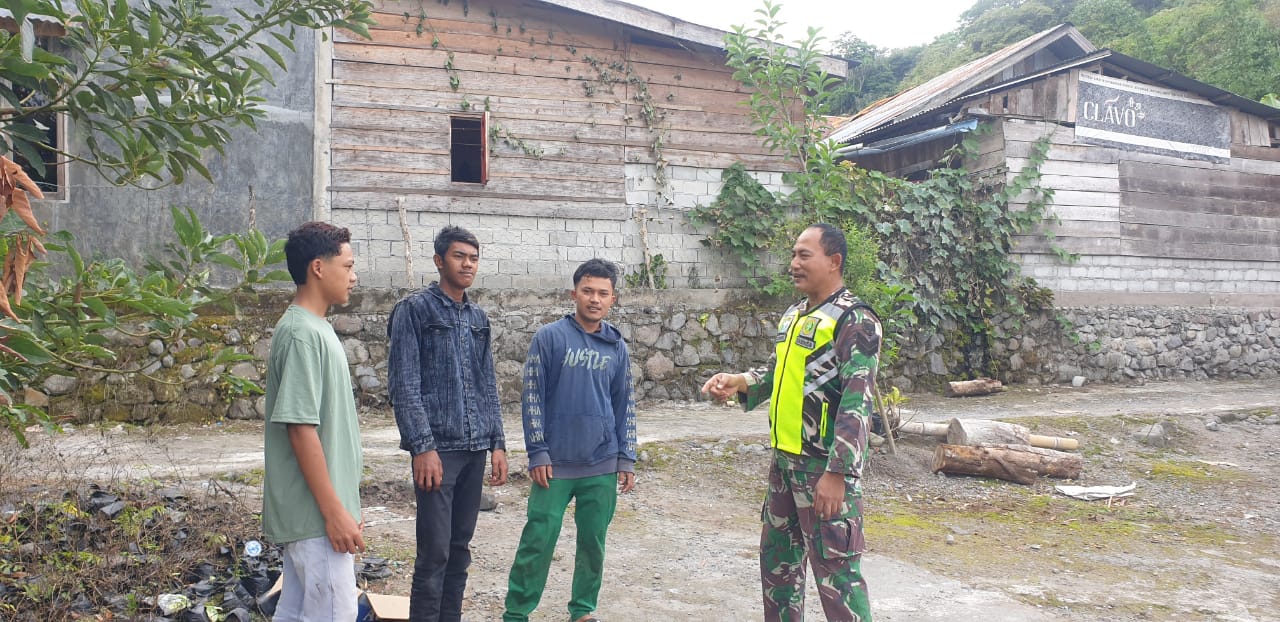 Babinsa 03/TG Peduli terhadap Pemuda di Desa Bukit Tunyang