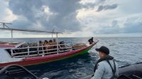 KN. Ular Laut-405 Bakamla RI Selamatkan Kapal Terombang Ambing di Laut Flores