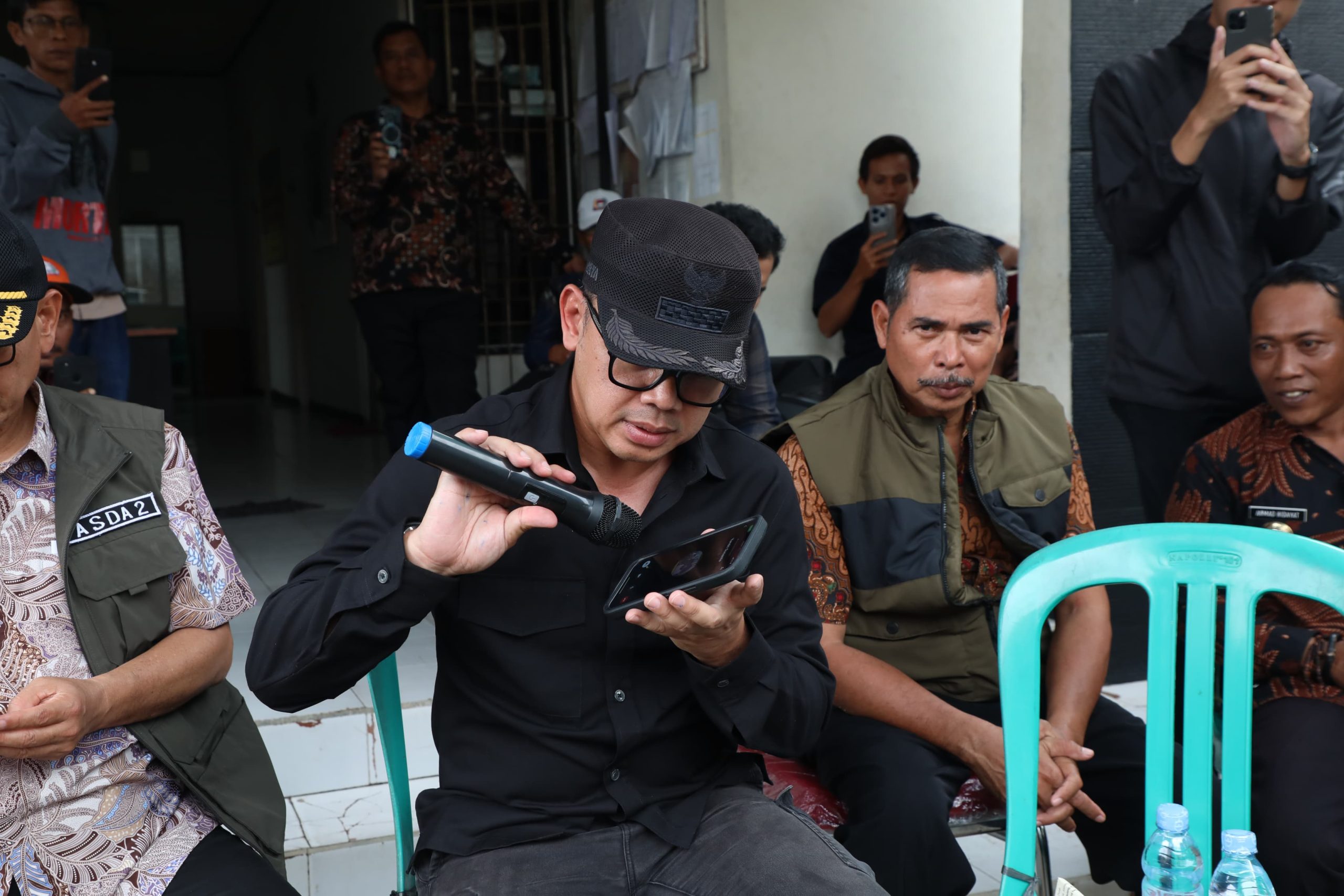 Dialog dengan Petani di Karawang, Wamendagri Bima Arya Telepon Mendes Sampaikan Aspirasi Kesejahteraan Ulu-Ulu