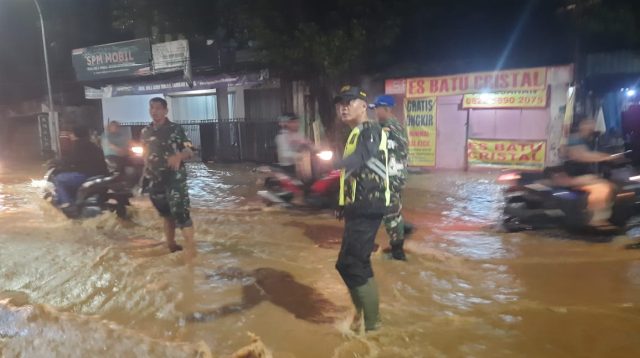 Dandim 0614/Kota Cirebon Tinjau Wilayah Terdampak Banjir Akibat Meluapnya Sungai Cipadu dan Suba