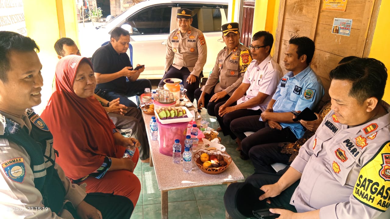 Kapolres PALI Laksanakan Jum’at Curhat di Desa Tanjung Dalam 