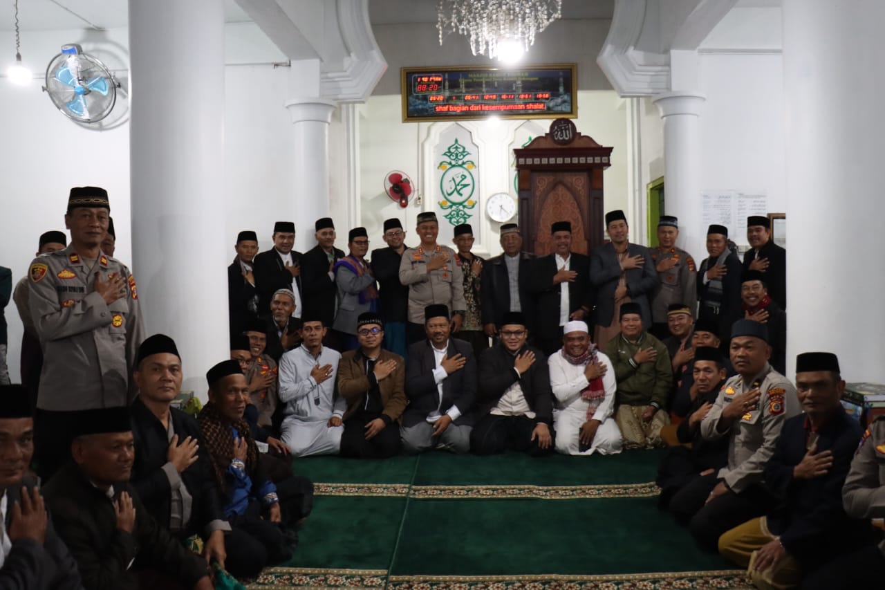 Safari Subuh Rabu Berkah Di Masjid Babut Taubah, Wakapolres Aceh Tengah Sampaikan Bahaya Narkoba Dan Perjudian