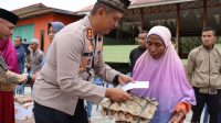 Polres Aceh Tengah Peduli, Kapolres Salurkan 20 Paket Sembako Dan Tali Asih Ke Warga Di Kecamatan Ketol