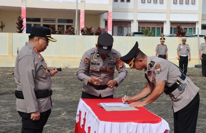 Kapolres AKBP Zulanda Pimpin Upacara Pelantikan dan Sertijab di Lingkungan Polres Toraja Utara