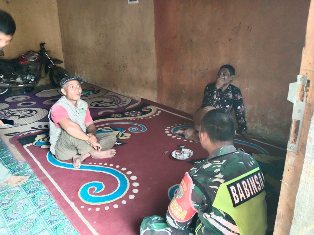 Tingkatkan Hubungan Baik, Babinsa sambangi rumah warga