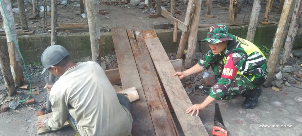 Dukung Sarana Ibadah, Babinsa Dan Warga Gelar Gotong Royong