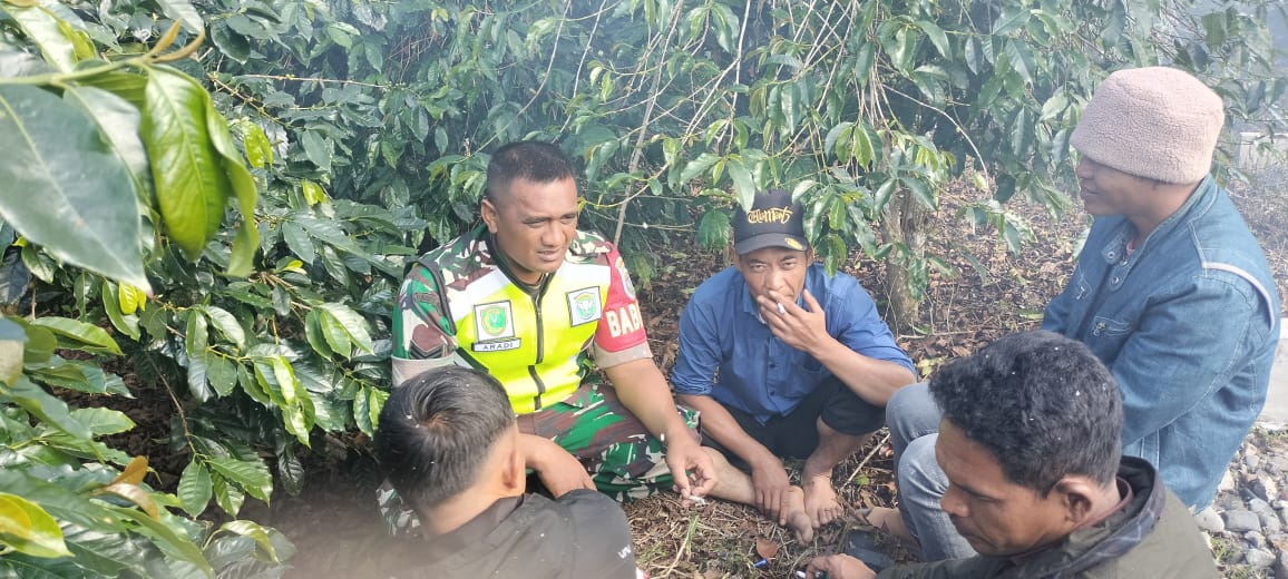 Babinsa Komsos, Berikan Himbauan Cegah Terjadinya Karhutla