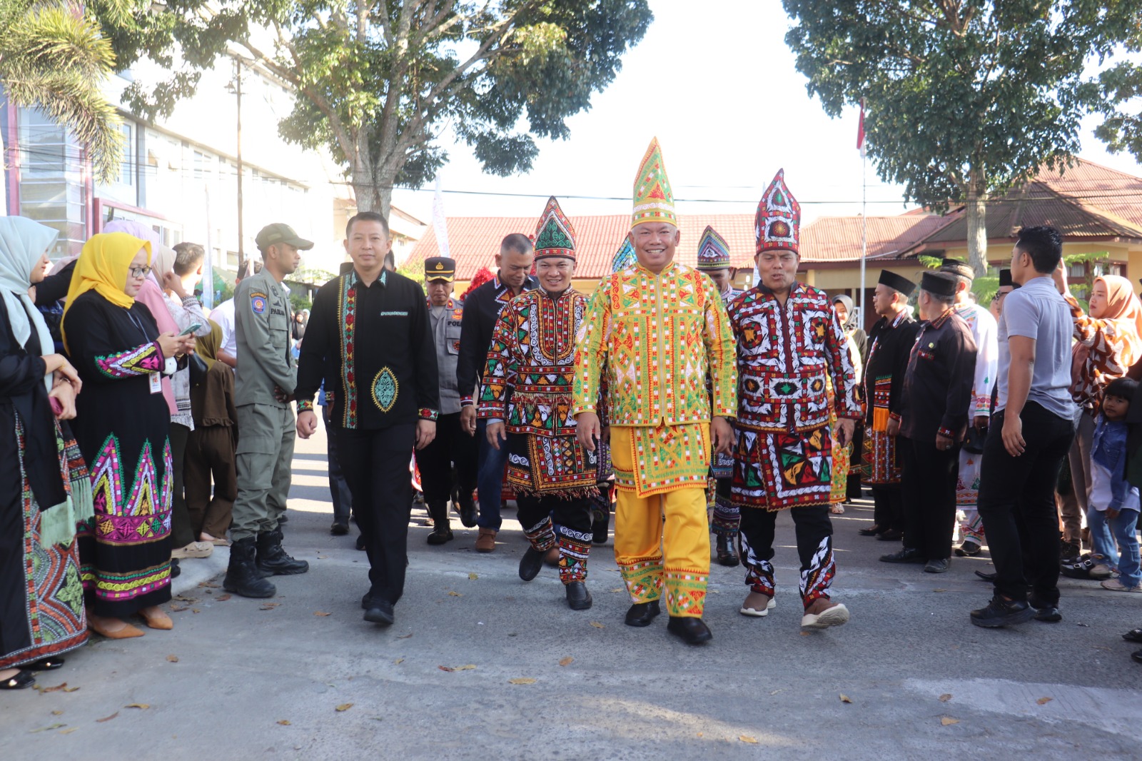 Memperingati HUT Kota Takengon KE – 448, Dandim 0106/Ateng Menghadiri Karnaval Dan Pawai Budaya