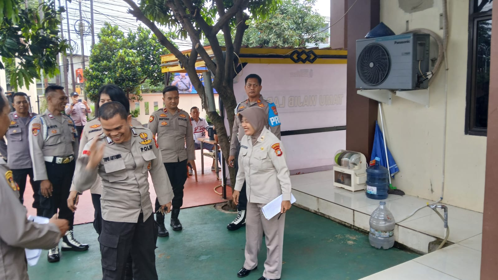 “Ciptakan Lingkungan Kerja Nyaman, Polres Metro Bekasi Adakan Lomba Kebersihan Mako dan Polsek”