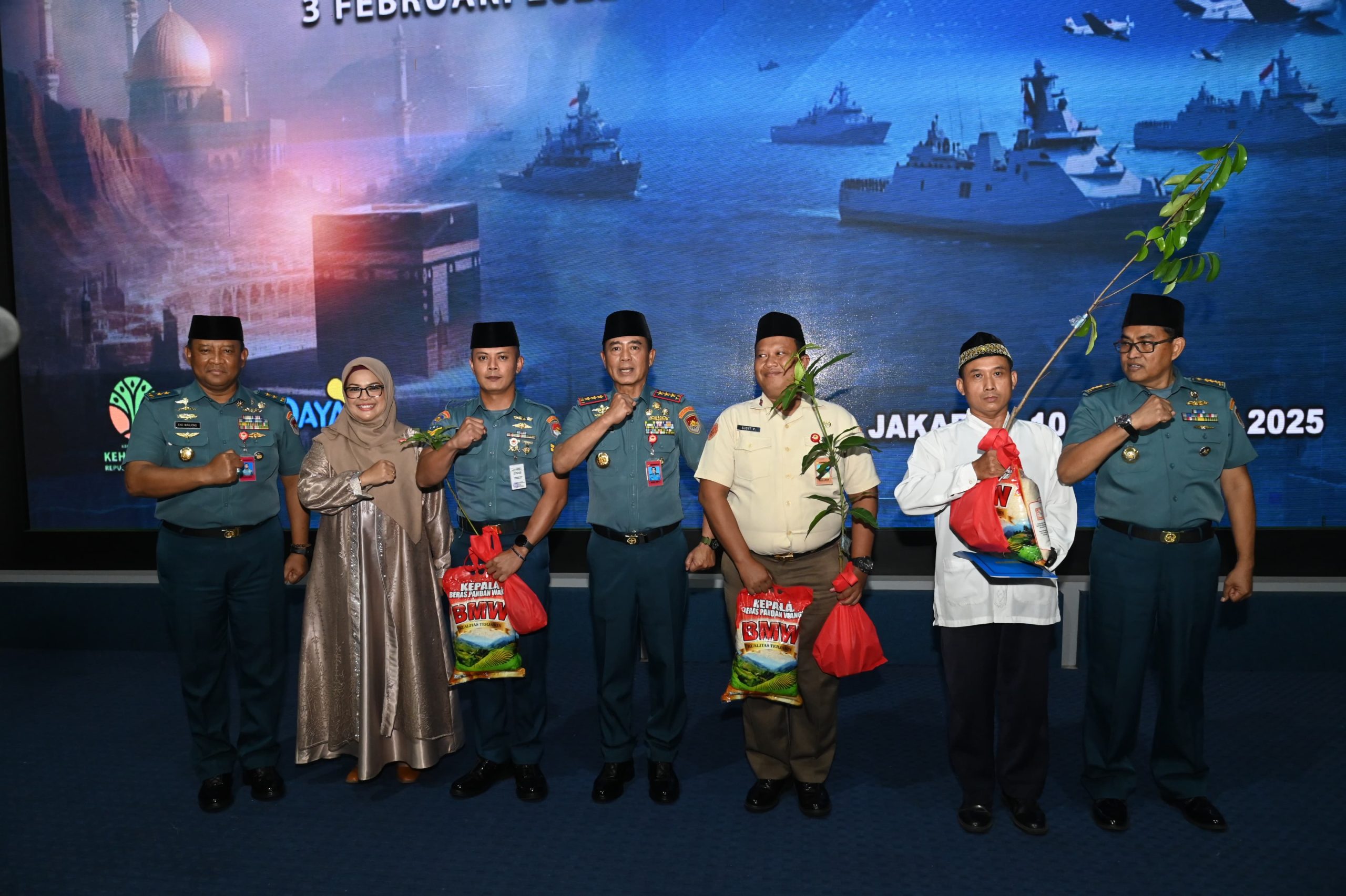 Gelar Isra Mi’raj dan Tasyakuran Hari Jadi ke-3 Koarmada RI Berikan Santunan dan Penghijauan