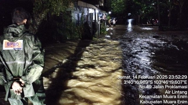 Breaking News : Hujan Lebat Selama 4 Jam Rendam Ratusan Rumah di Muara Enim, BPBD Ingatkan Warga Waspada Banjir!