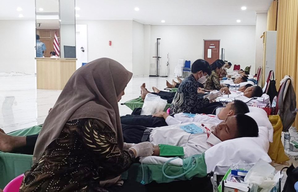 LANTAMAL III JAKARTA LAKSANAKAN DONOR DARAH KEPADA CATA PK TNI ANGKATAN LAUT GELOMBANG I TA 2025