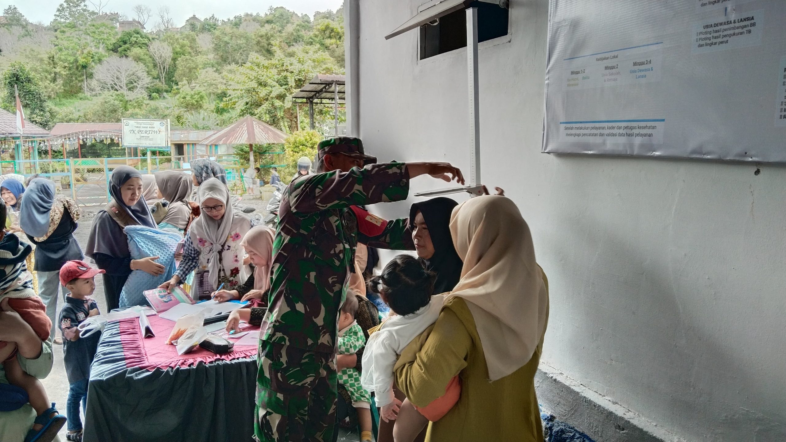 Dukung Kesehatan, Babinsa Koramil 03/TG Hadiri Program Posyandu Dan Posbindu