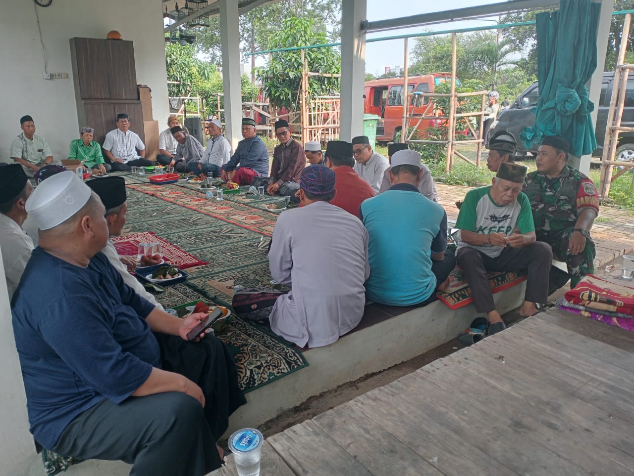 Komsos Babinsa Koramil Cakung, Hadiri Tradisi Rowahan Jelang Puasa