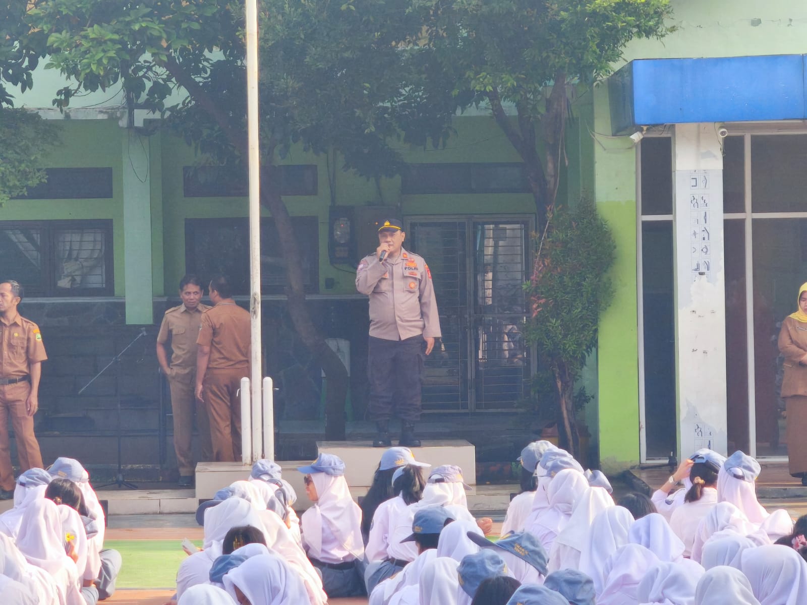 “Polsek Pondok Gede Gelar Penyuluhan Kamtibmas di SMAN 16 Bekasi Jelang Ramadhan”