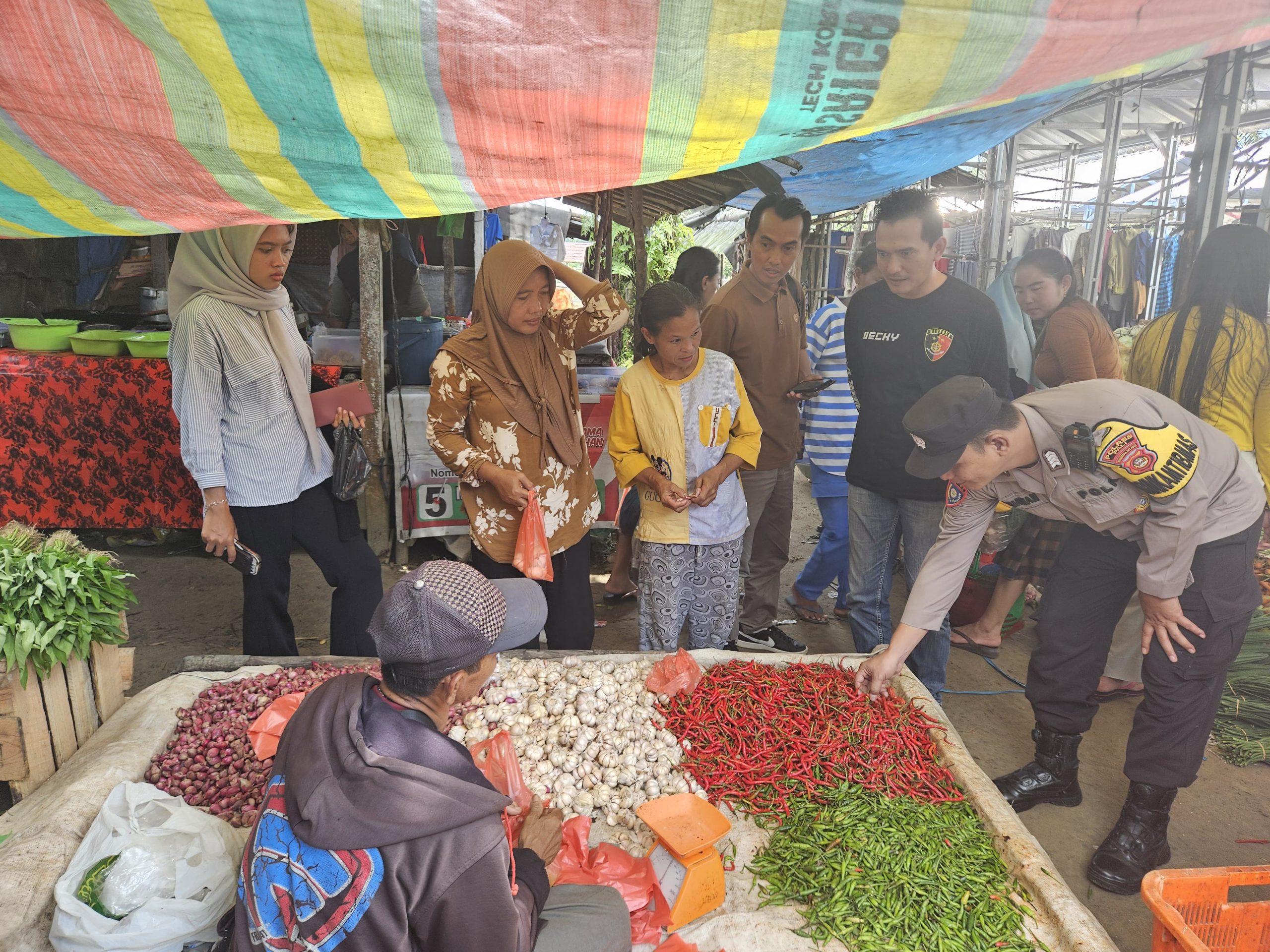 Jelang Bulan Suci Ramadhan, Polsek Penukal Utara Bapokting di Pasar Tradisional Desa Tanding Marga