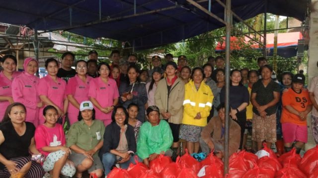 Polres Toraja Utara Salurkan Bantuan Untuk Korban Banjir di Rinding Batu Kesu