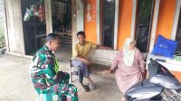 Komsos Bersama Warga, Babinsa Ingatkan Keamanan Rumah Saat Mudik Lebaran