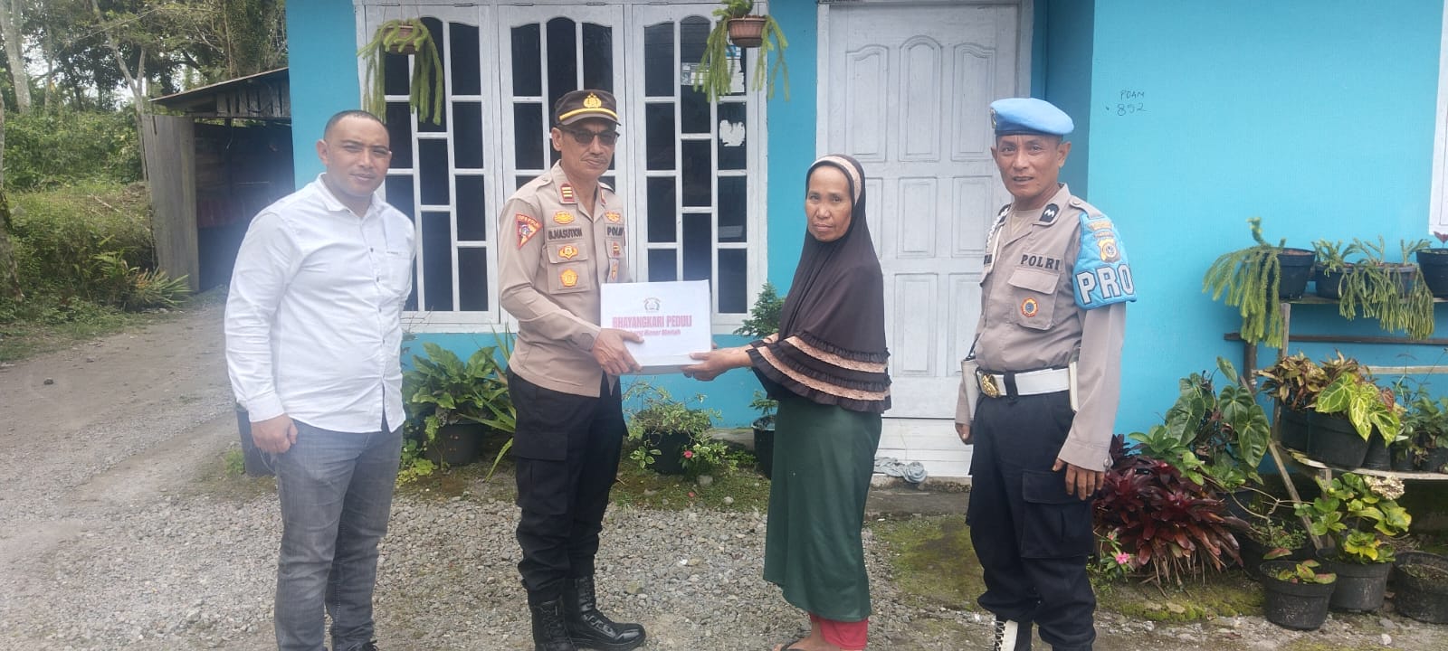 Polsek Jajaran Polres Bener Meriah Salurkan Bansos untuk Masyarakat Kurang Mampu dan Lansia di Bulan Suci Ramadhan