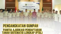 Kepala KANTAH Kabupaten Bima Mengambil Sumpah Terhadap Panitia Ajudikasi PTSL Tahun 2025