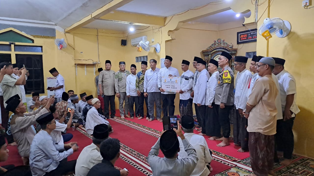 Polsek Penukal Utara Hadiri Safari Ramadhan 1446 H di Desa Tempirai