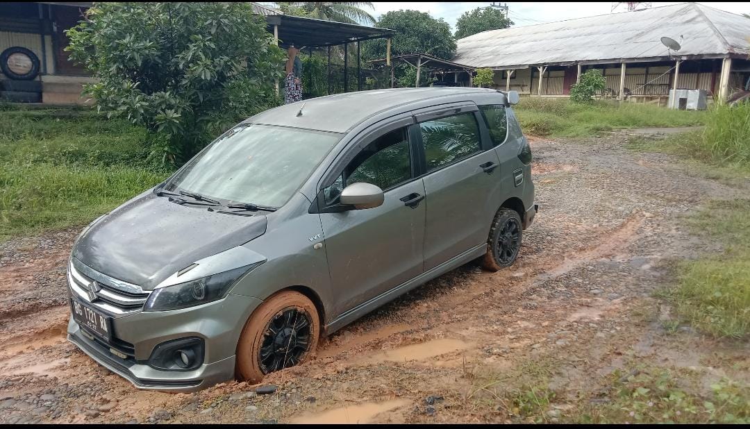 Jalan Komplek Aspol Rusak, Pengguna Jalan Minta Perbaikan