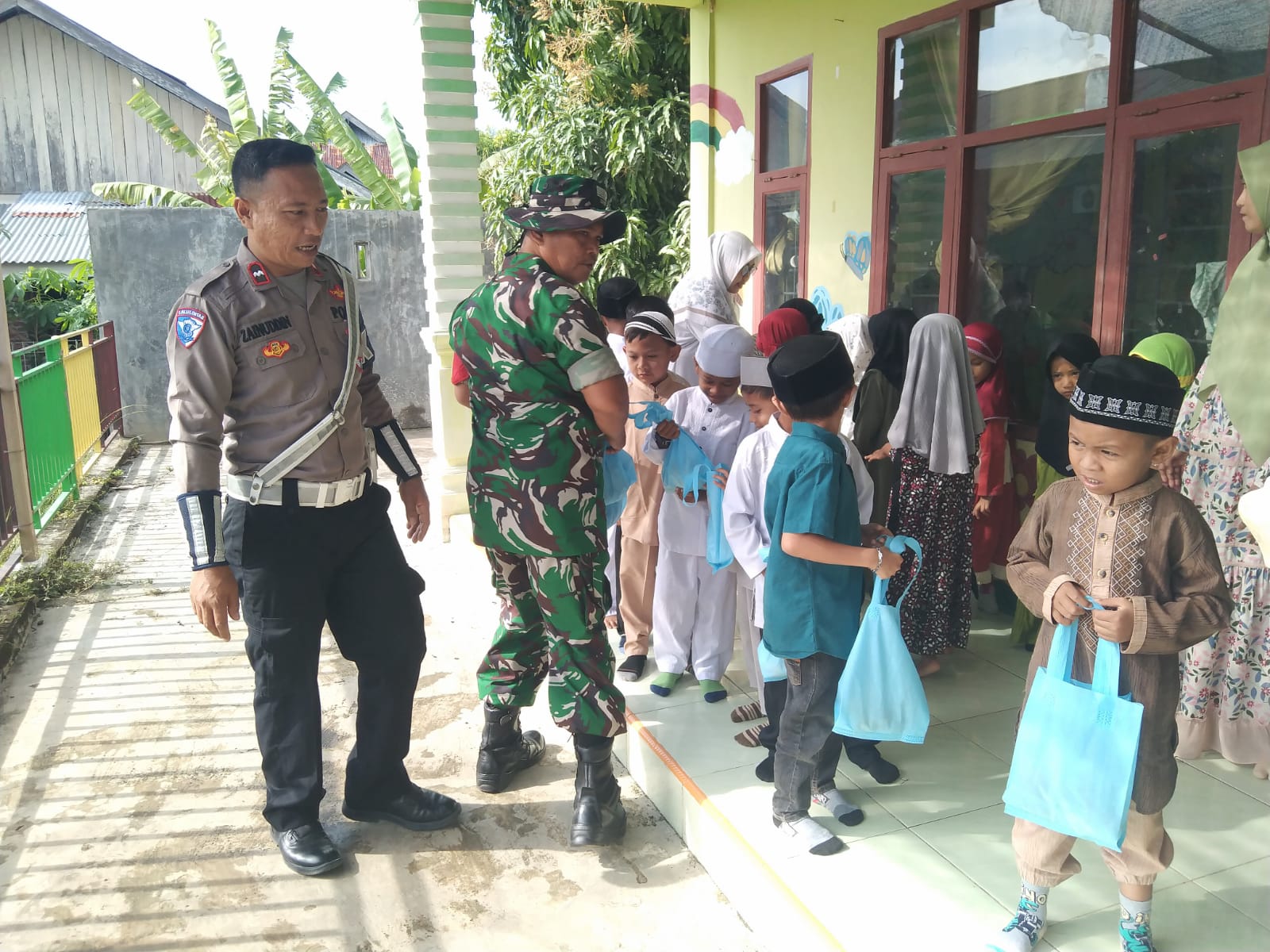 Polantas Kawal Distribusi MBG ke Sekolah di Lhokseumawe