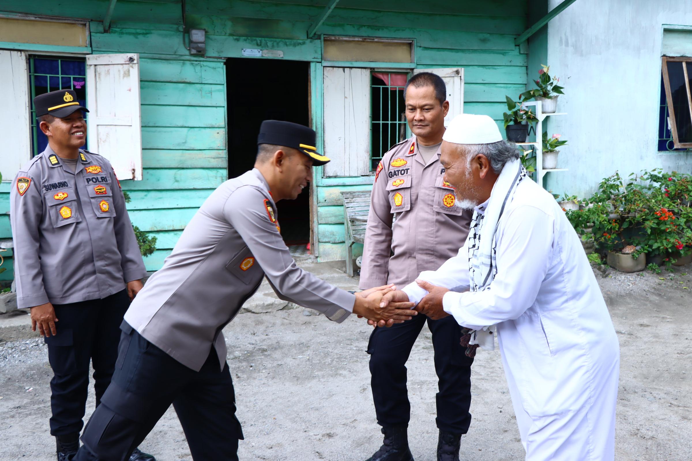 Kepedulian di Bulan Ramadhan: Kapolres Bener Meriah Kunjungi Tokoh Agama di Kampung Burni Telong