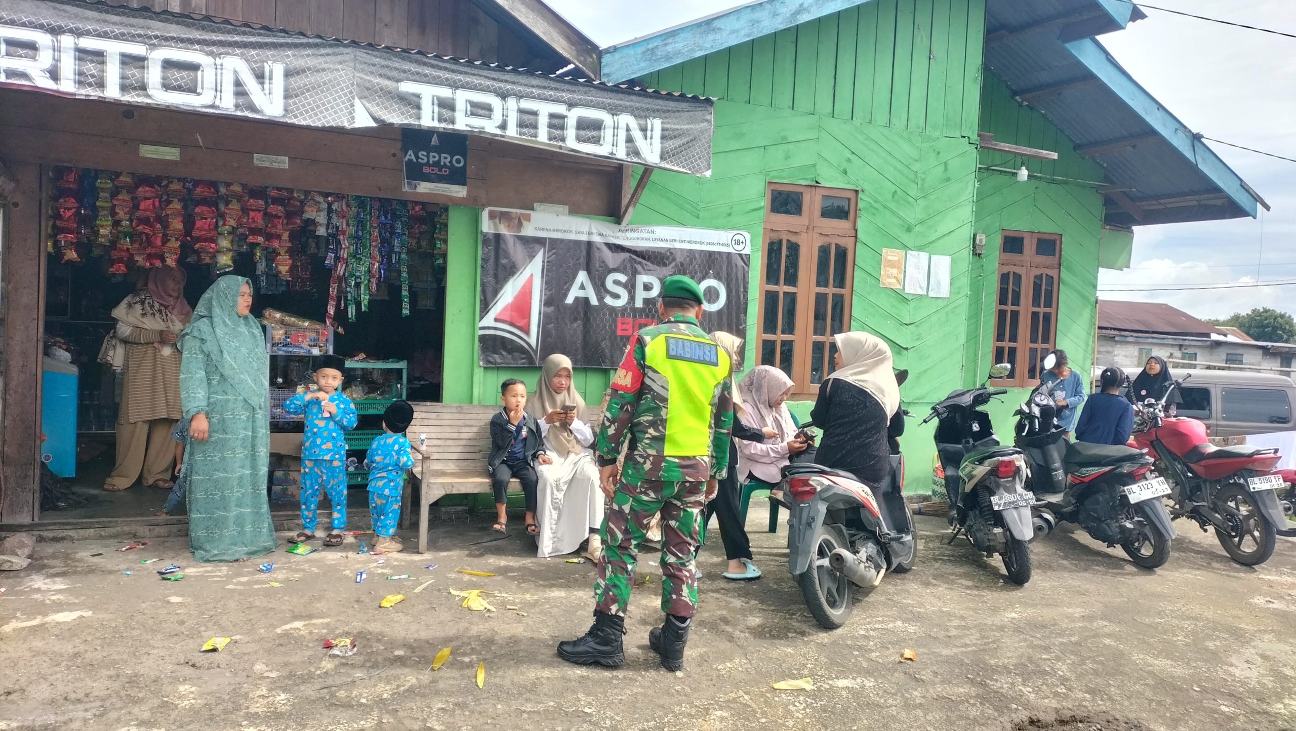 Komsos Bersama Warga, Babinsa Sampaikan Himbauan Untuk Melakukan Pola Hidup Sehat