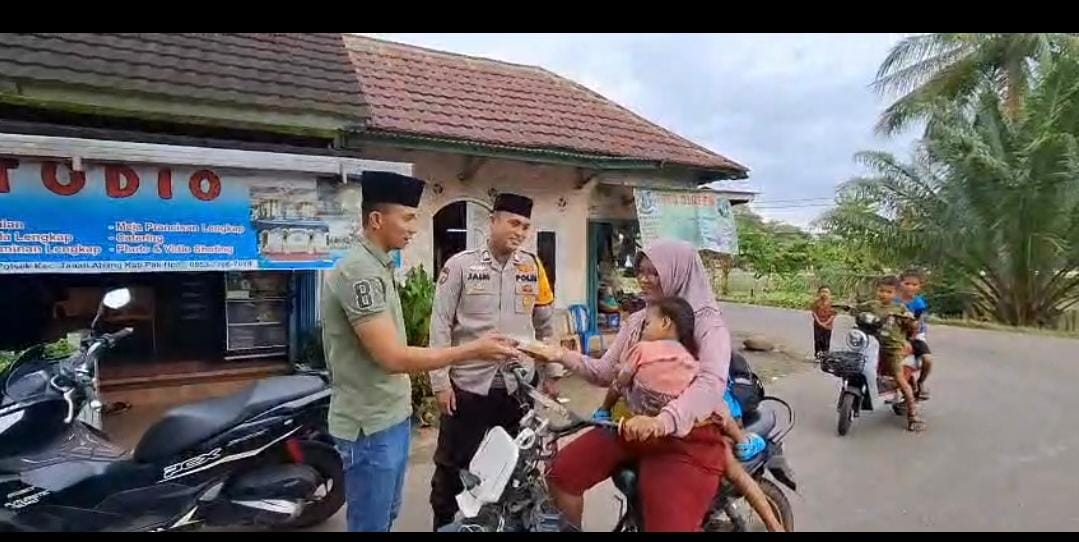 Menjelang Buka Puasa 17 Ramadan 1446 H, Polsek Tanah Abang Bagikan Takjil 