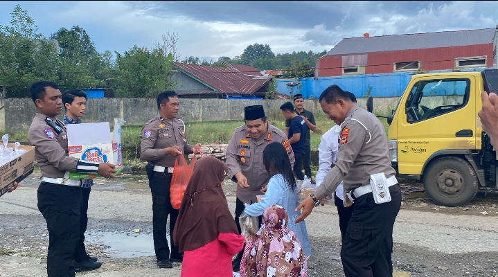 Kapolres Toraja Utara Berbagi Takjil, Wujudkan Kepedulian di Bulan Ramadhan