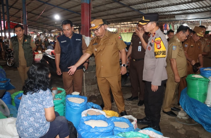 Jaga Stabilitas Harga Pangan, Wakapolres Toraja Utara Sidak Pasar Bersama Forkopimda